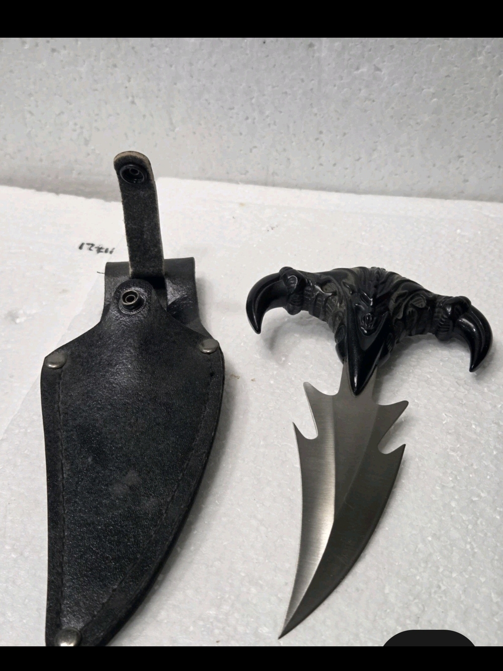 DRAGON TOOTH DAGGER BY UNITED CUTLERY